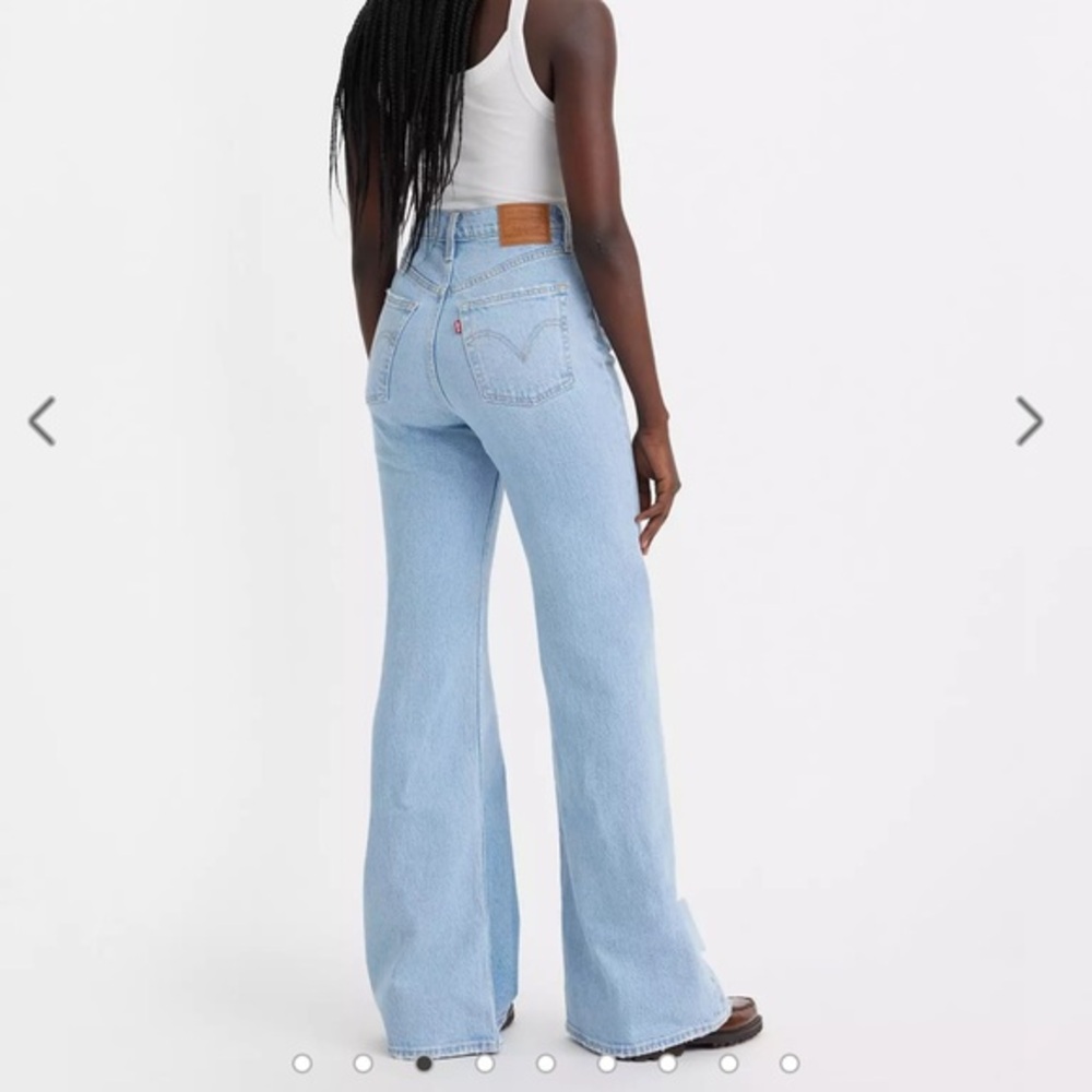 Levi's® Premium
RIBCAGE BELL WOMEN'S JEANS
